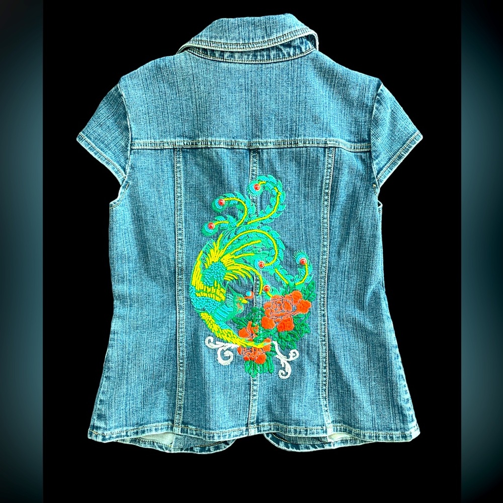 Laundry by Shelli Segal embroidered peacock 🦚 Jean vest w button closure Size S
